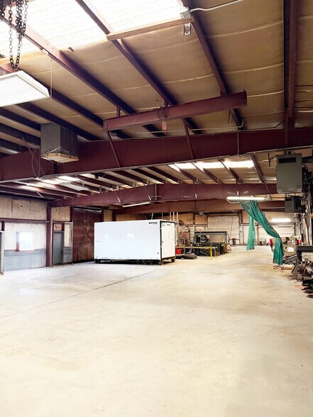 More Photos Of 3203-3223 Oakland St, Aurora Warehouse For Sale