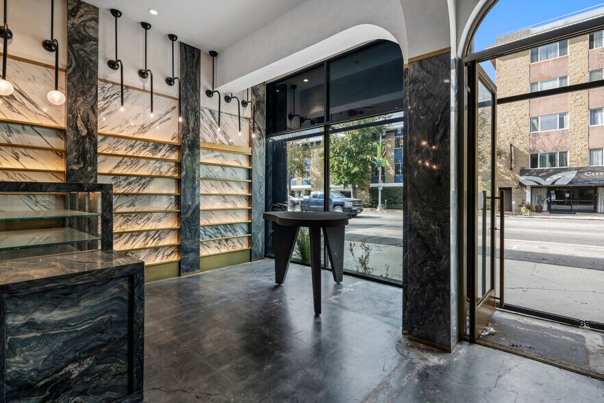 More Photos Of 516-518 N La Brea Ave, Los Angeles Storefront Retail Office For Sale