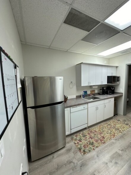 More Photos Of 9102 W Ken Caryl Ave, Littleton Medical For Sale