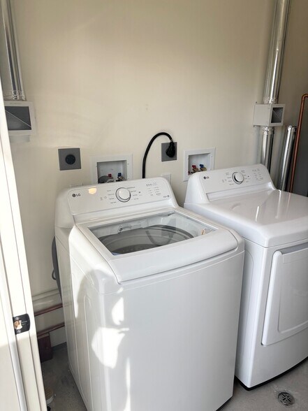 More Photos Of 921-937 Regal Rd, Encinitas Apartments For Sale