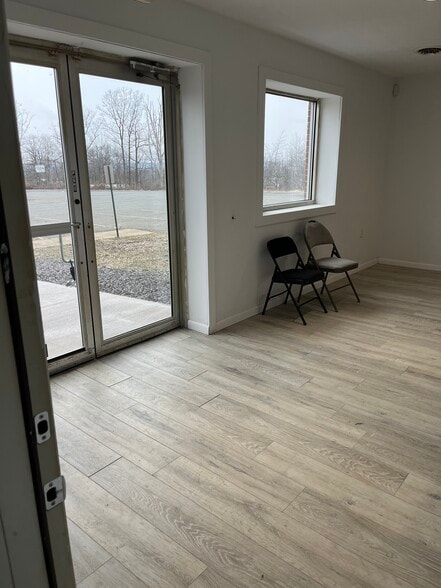 More Photos Of 333 Crestwood Dr, Mountain Top Manufacturing For Lease