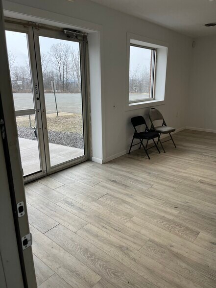 More Photos Of 333 Crestwood Dr, Mountain Top Manufacturing For Sale