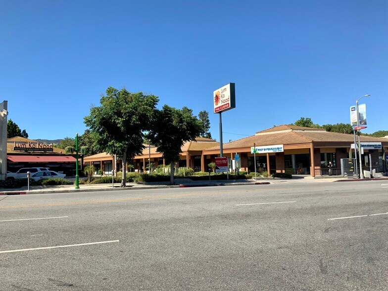 More Photos Of 17648-17656 Ventura Blvd, Encino Unknown For Lease