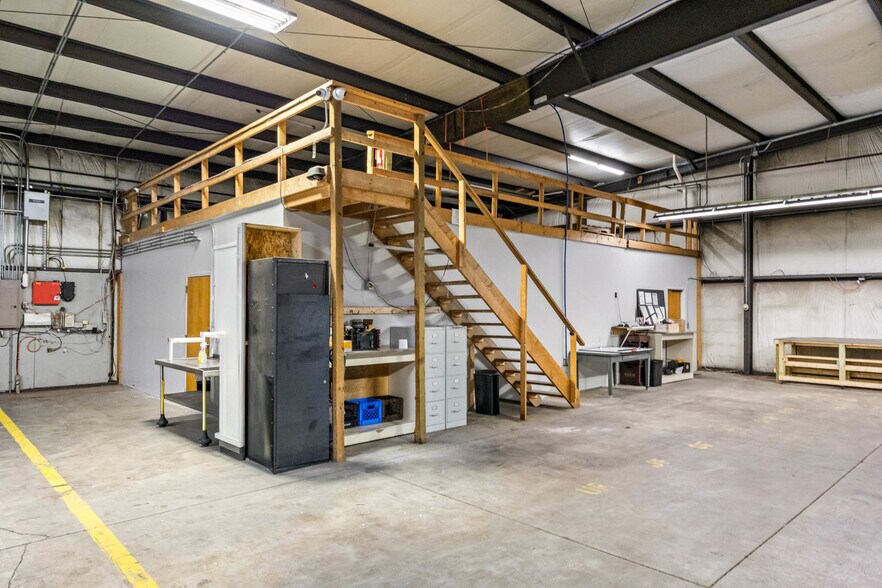 More Photos Of 80 Davis Pky, Clyde Warehouse For Sale