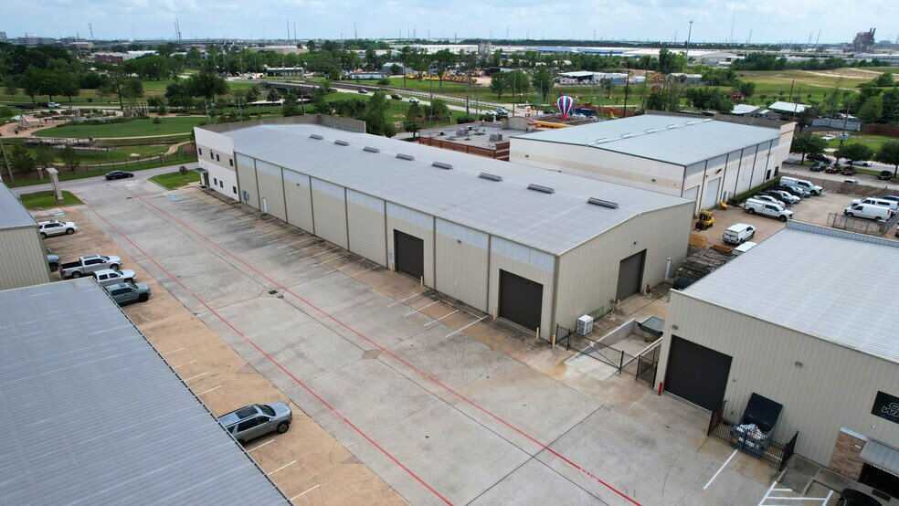 More Photos Of 6834 Bourgeois Rd, Houston Industrial For Lease