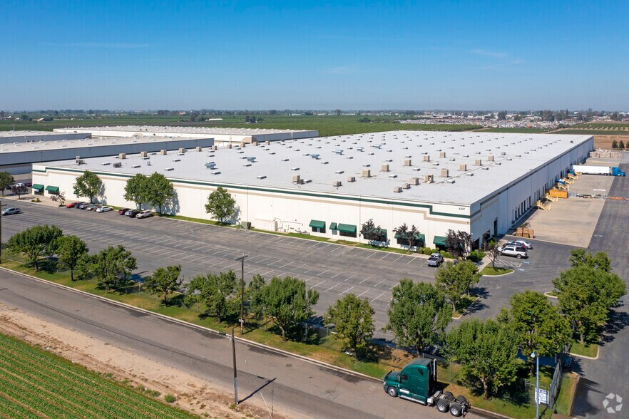 More Photos Of 4247 S Minnewawa Ave, Fresno Distribution For Lease