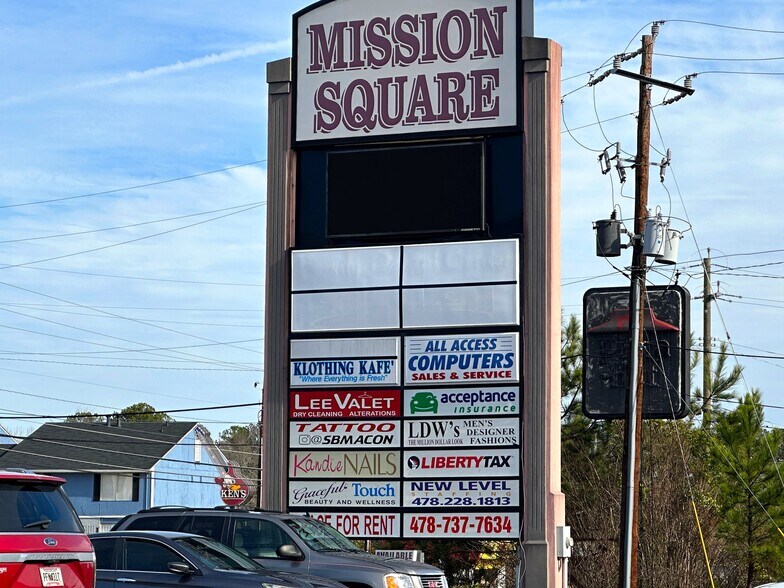 More Photos Of 3706 Mercer University Dr, Macon-Bibb Storefront Retail Office For Lease