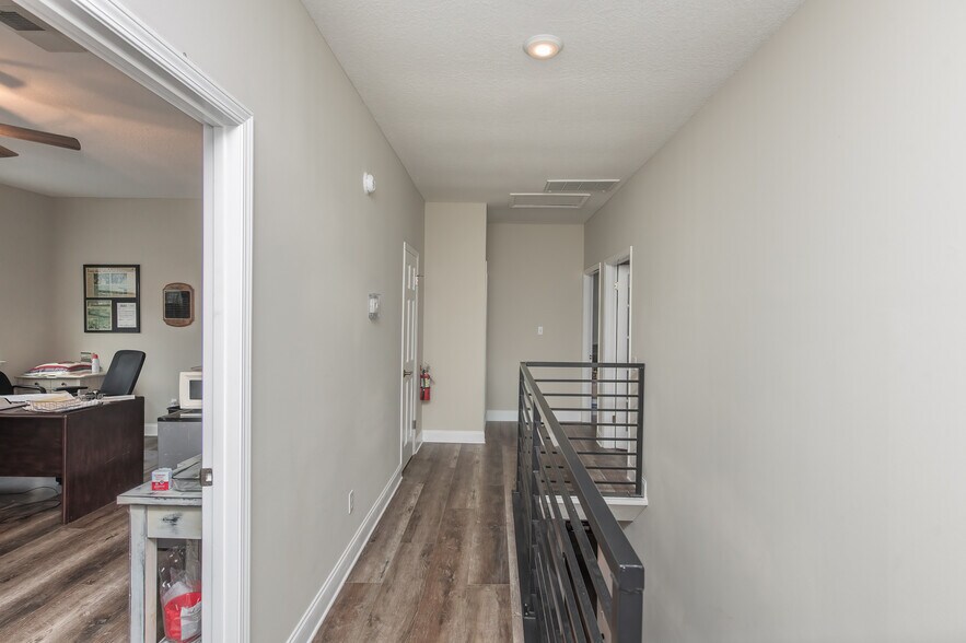 More Photos Of 77-87 Bay Bridge Dr, Gulf Breeze Office For Sale