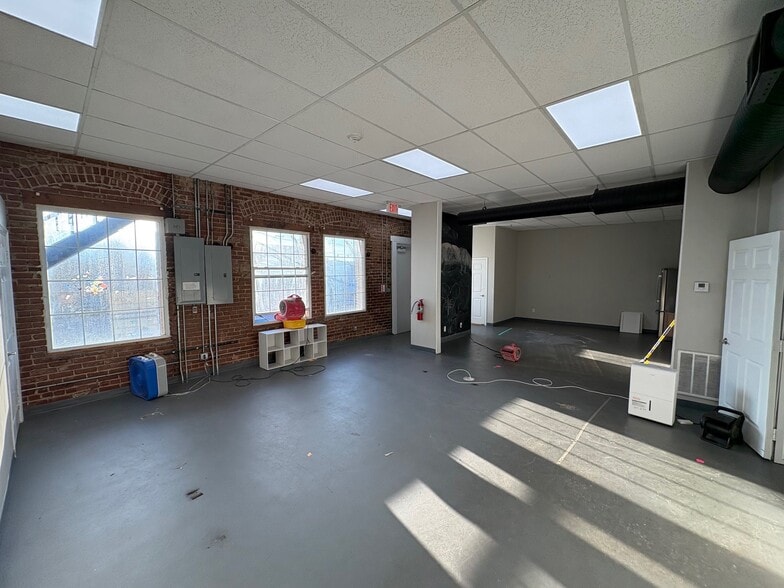 More Photos Of 117-119 N Main St, Sand Springs Storefront Retail Residential For Lease