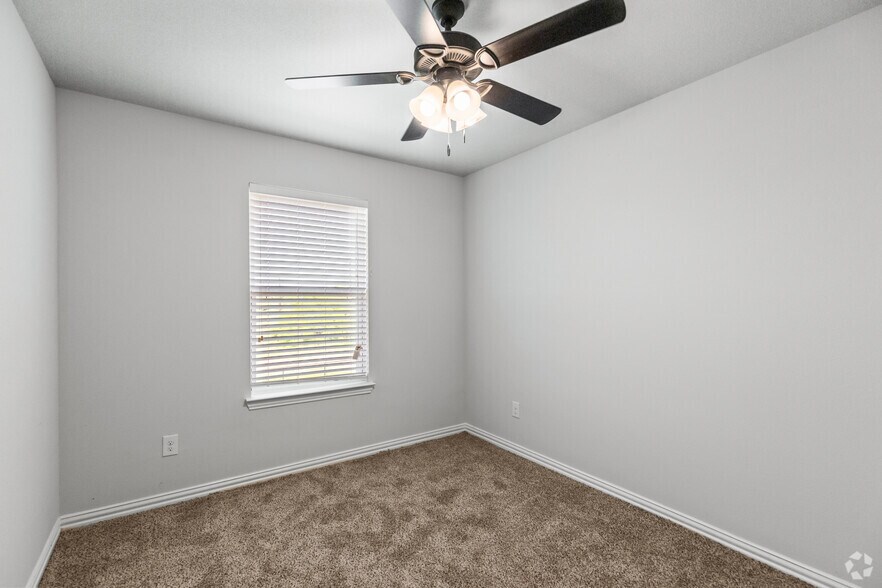 More Photos Of 113 North Park Ct, Springtown Apartments For Sale