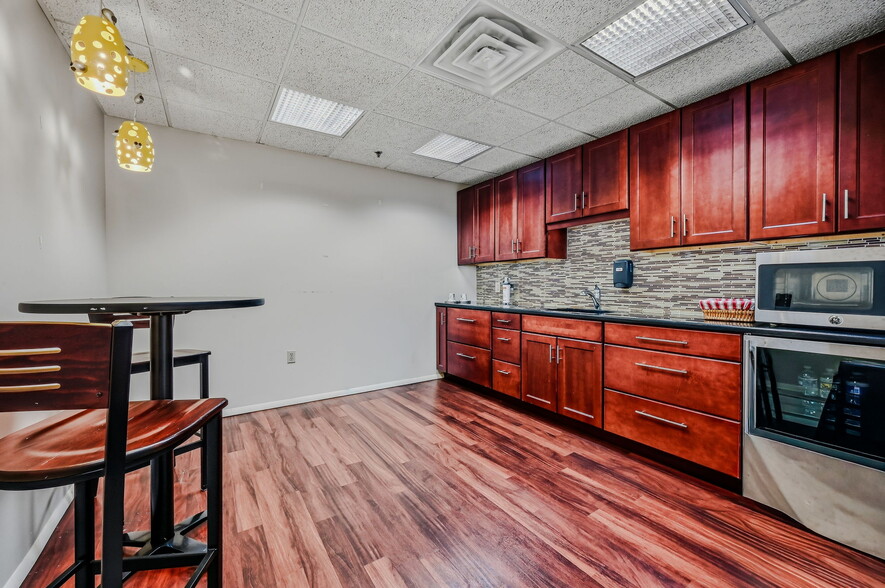 More Photos Of 53 Mccullough Dr, New Castle Warehouse For Lease
