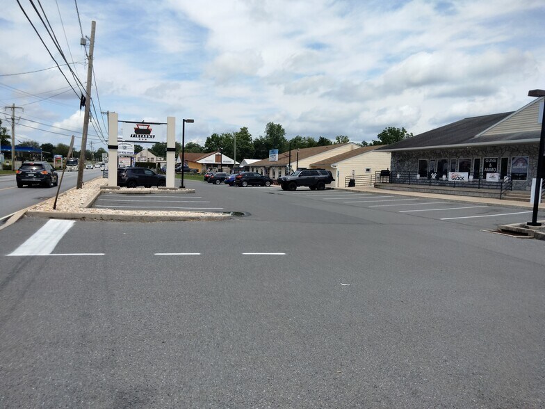 More Photos Of 1486 Rt 100, N. Coventry Twp, Chesco, Pottstown Storefront Retail Office For Sale