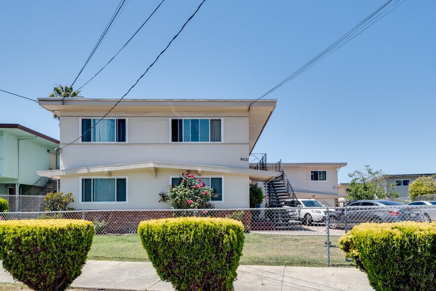 More Photos Of 9031 Hillside St, Oakland Apartments For Sale