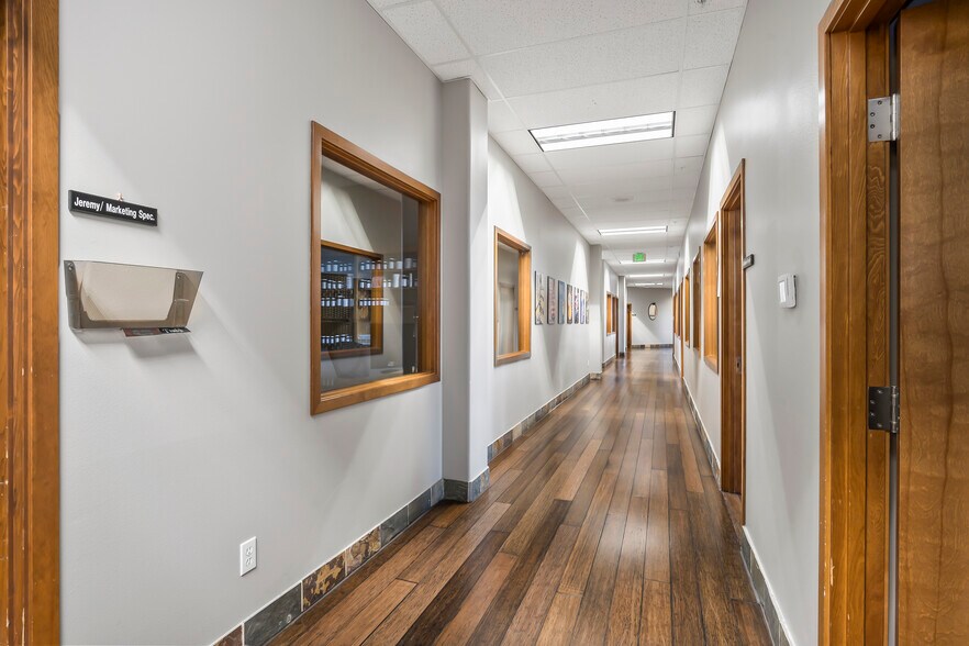 More Photos Of 601 N Larch St, Sisters Research And Development For Sale
