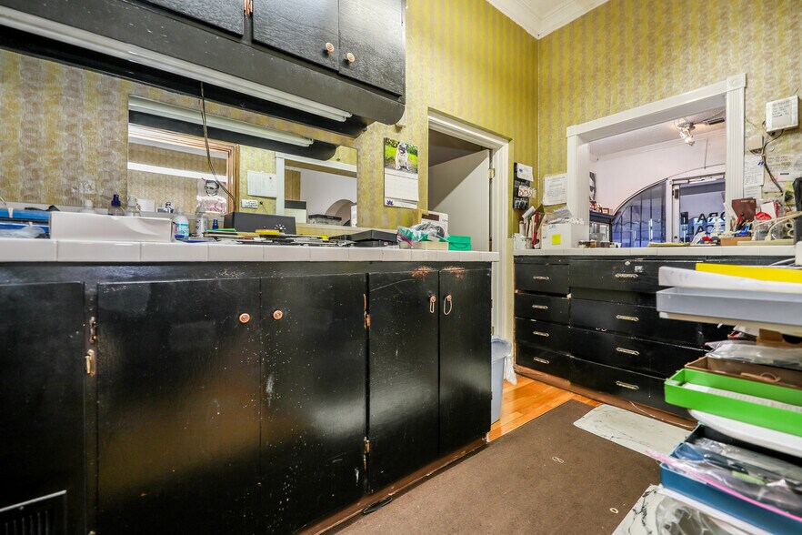 More Photos Of 1019 San Bernardo Ave, Laredo Office For Sale