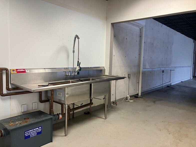 More Photos Of 57 Loring Ave, Salem Storefront Retail Office For Lease