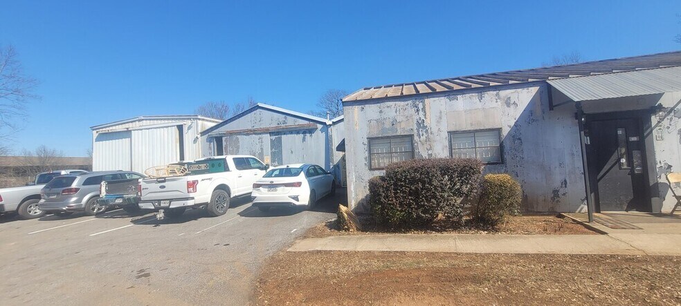 More Photos Of 1174 SE Mcdonald Dr, Atlanta Warehouse For Sale