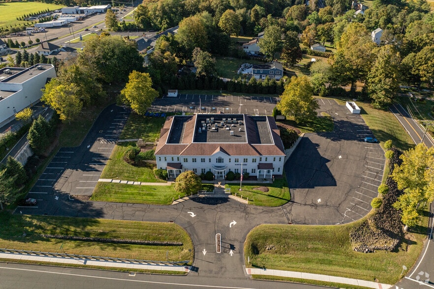 More Photos Of 11 Mile Hill Rd, Newtown Office For Lease