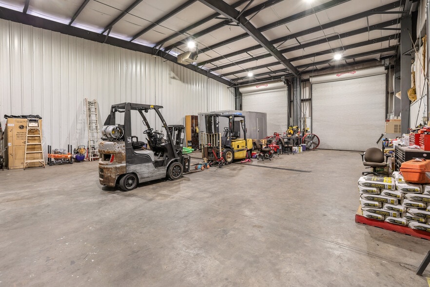 More Photos Of 477 Corinth Rd, Newnan Warehouse For Lease