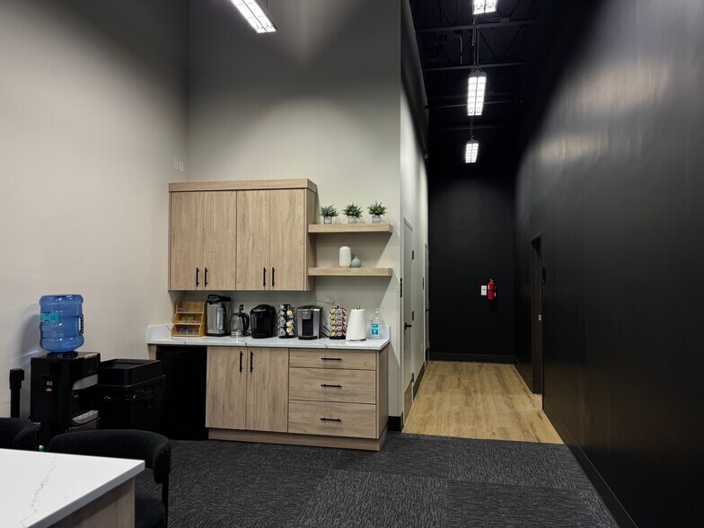 More Photos Of 13600 NE 84th St, Vancouver Freestanding For Lease