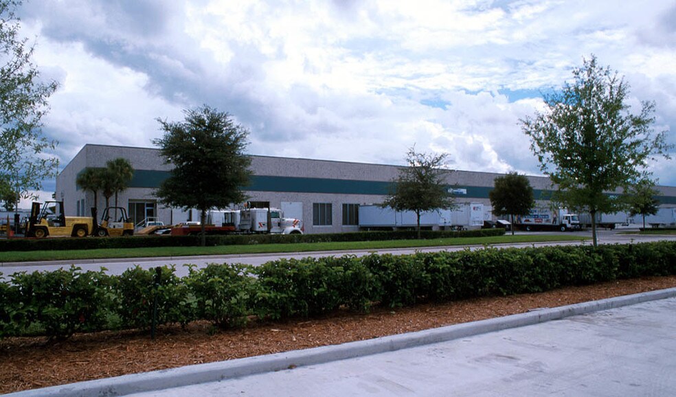 More Photos Of 7503-7527 Exchange Dr, Orlando Distribution For Lease