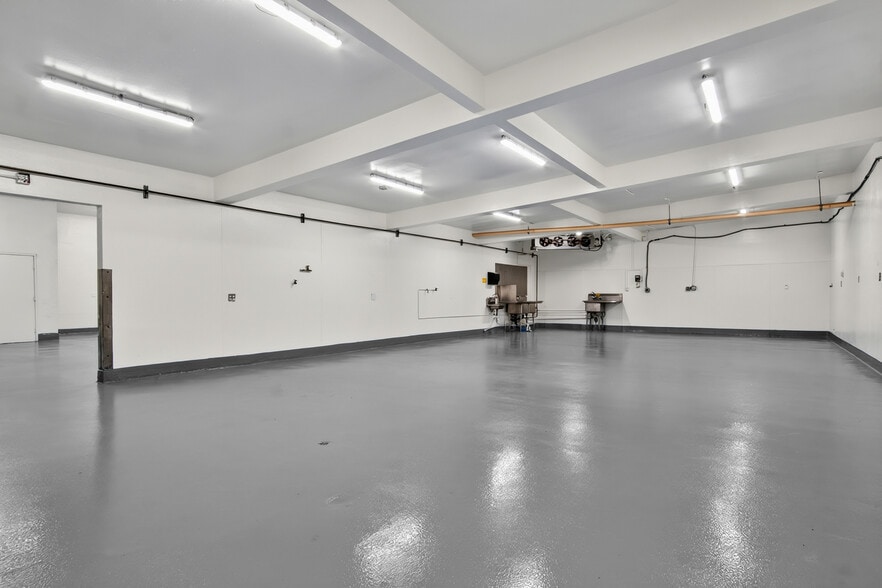 More Photos Of 10650-10658 Burbank Blvd, North Hollywood Food Processing For Lease