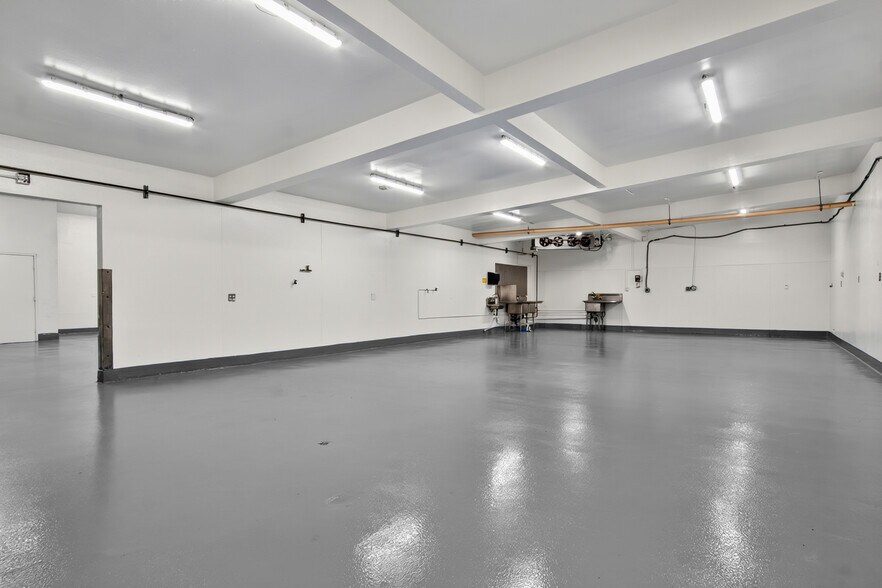 More Photos Of 10650-10658 Burbank Blvd, North Hollywood Food Processing For Sale