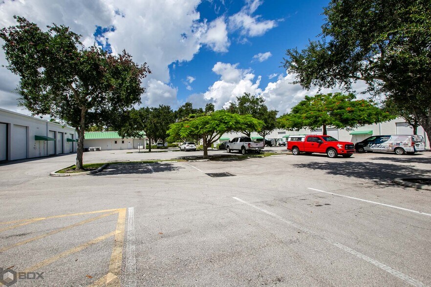 More Photos Of 3850 NW 2nd Ave, Boca Raton Showroom For Sale