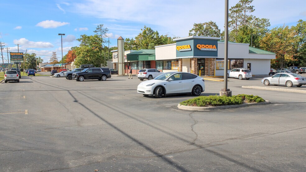 More Photos Of 1280-1294 W South Airport Rd, Traverse City General Retail For Lease