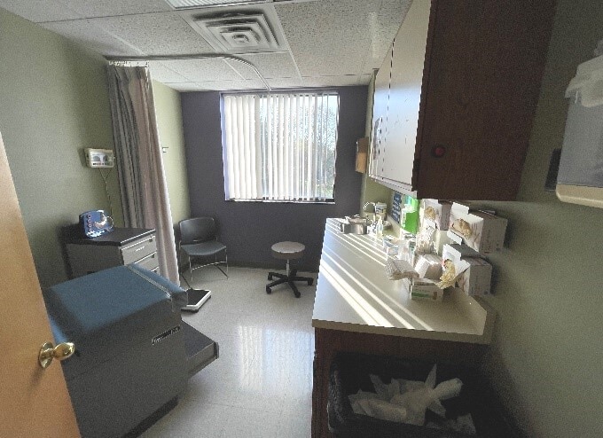 More Photos Of 2 Medical Center Dr, Springfield Medical For Sale