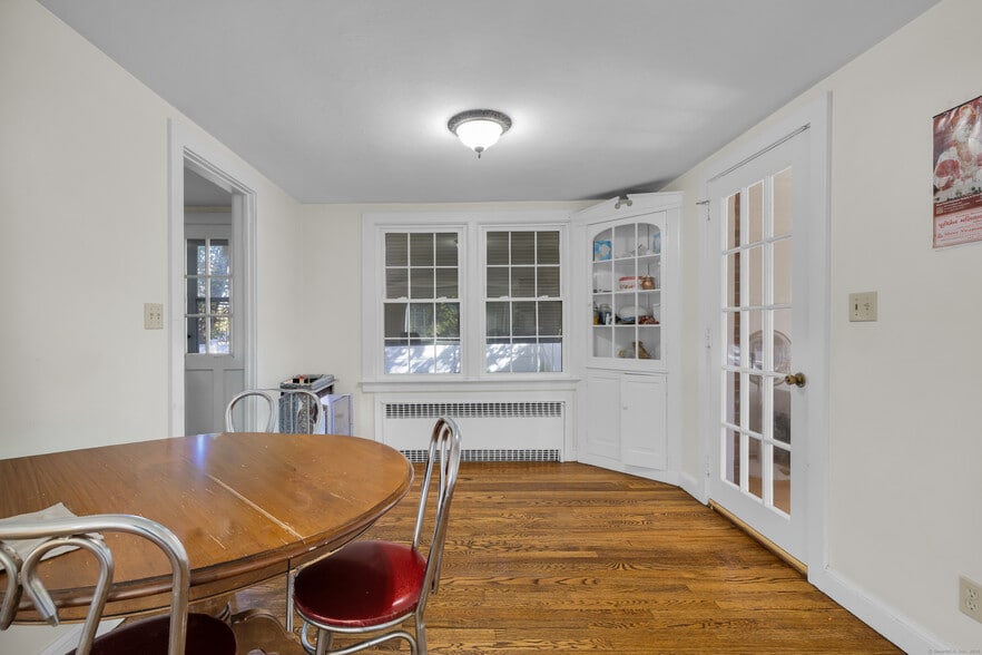 More Photos Of 93 Elm St, Old Saybrook Restaurant For Sale