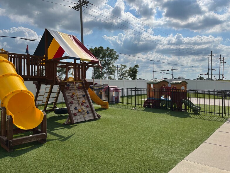 More Photos Of 20261 Atlas St, Omaha Daycare Center For Lease
