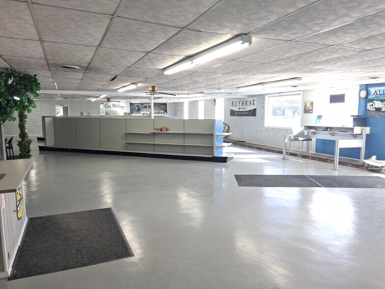 More Photos Of 1117 N Old Route 66, Litchfield General Retail For Sale