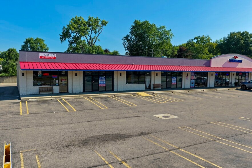 More Photos Of 28400-28422 5 Mile Rd, Livonia Storefront For Lease