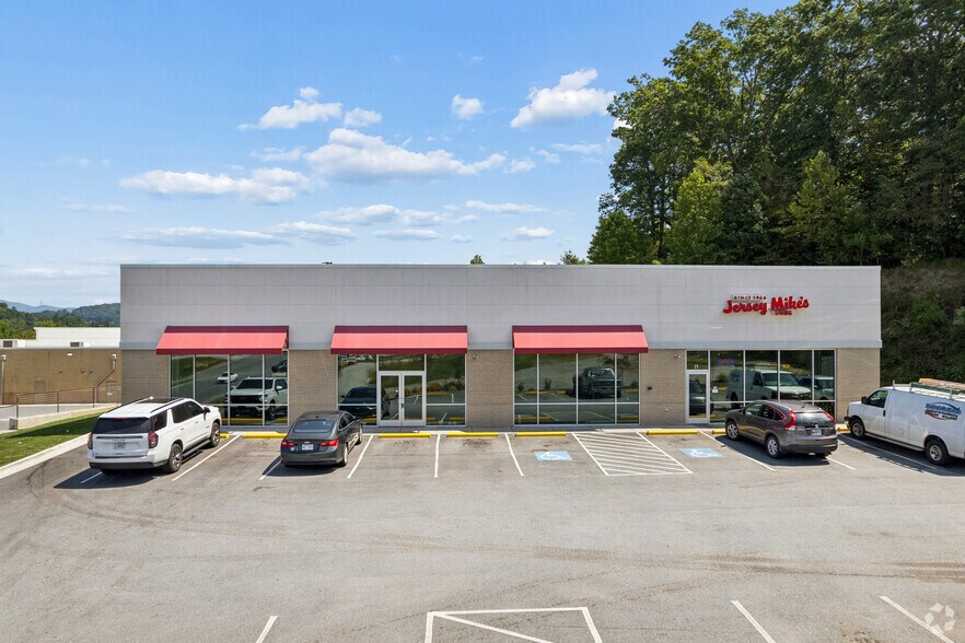 More Photos Of 31 Berry Blvd, Franklin Freestanding For Sale
