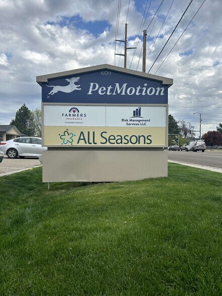 More Photos Of 609-621 N Midland Blvd, Nampa Office For Sale