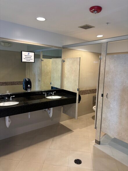 More Photos Of 1701 Ponce De Leon Blvd, Coral Gables Office For Lease