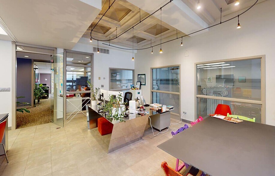 More Photos Of 426 Portage Av, Winnipeg Office For Sale