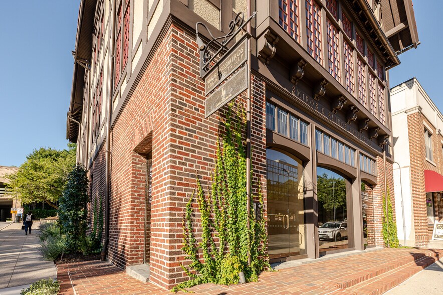 More Photos Of 51-53 Glen St, Glen Cove Office For Lease