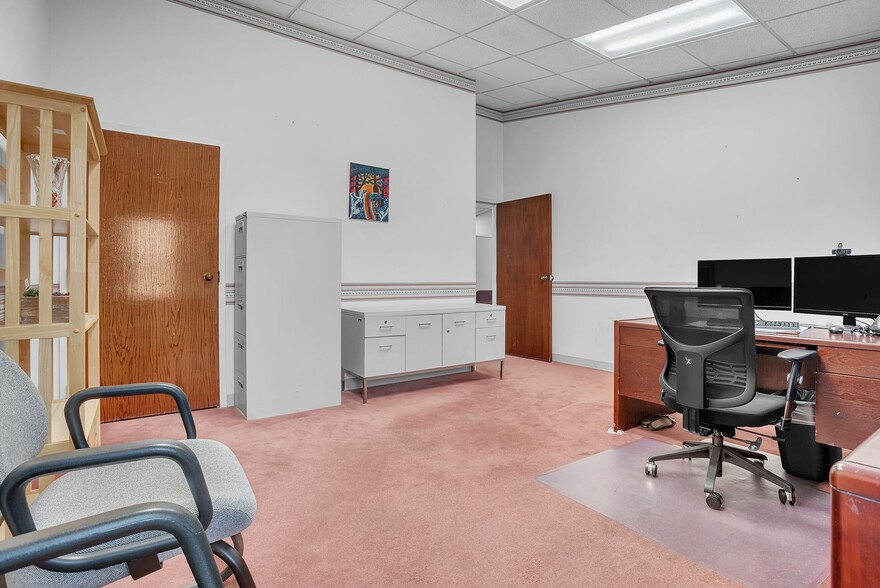 More Photos Of 4609 Pinecrest Office Park Dr, Alexandria Medical For Sale