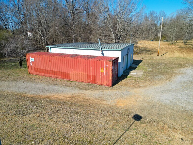 More Photos Of 2815 TN-49 Hwy, Charlotte Auto Repair For Sale