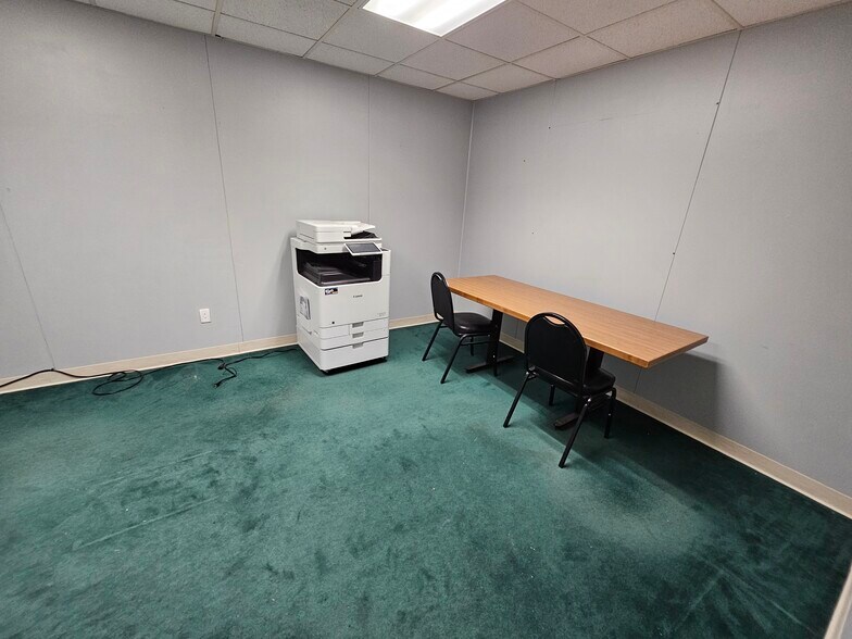 More Photos Of 97 S 4th St, Ishpeming Office For Lease