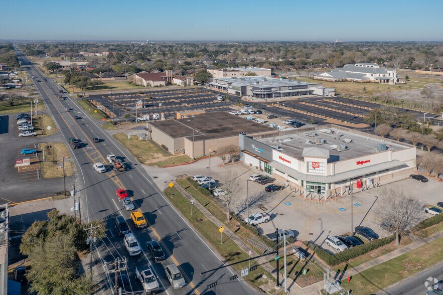 More Photos Of 102 N Friendswood Dr, Friendswood Drugstore For Sale