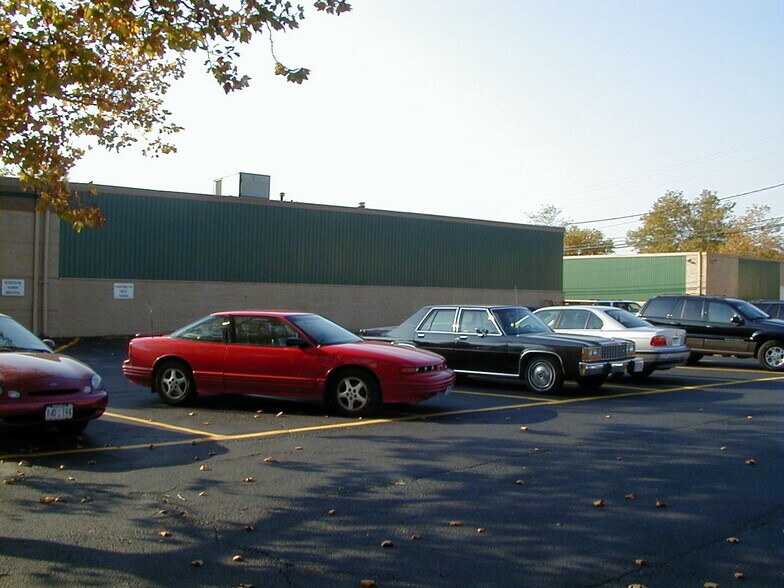 More Photos Of 2200 Shames Dr, Westbury Warehouse For Lease