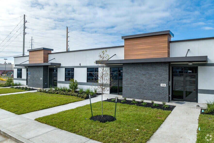 More Photos Of 4807 Sugar Grove Blvd, Stafford Unknown For Lease