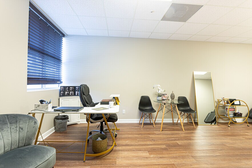 More Photos Of 12959 Palms West Dr, Loxahatchee Medical For Sale