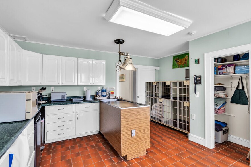 More Photos Of 261 Rt 34, Colts Neck Veterinarian Kennel For Sale