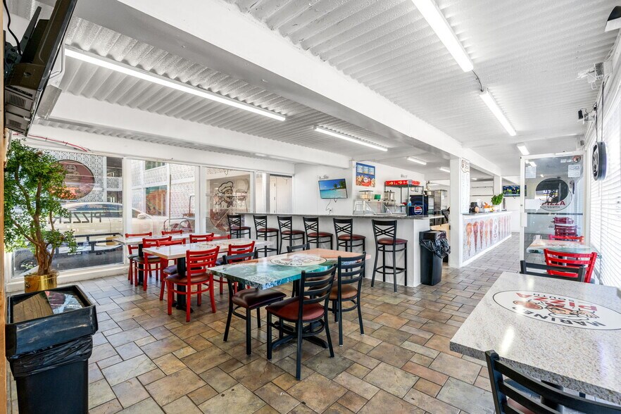 More Photos Of 606 N Ocean Blvd, Myrtle Beach Hotel For Sale