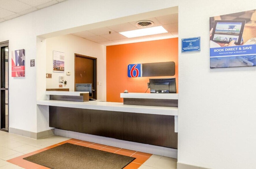 More Photos Of 4817 S Lincoln Ave, York Hotel For Sale