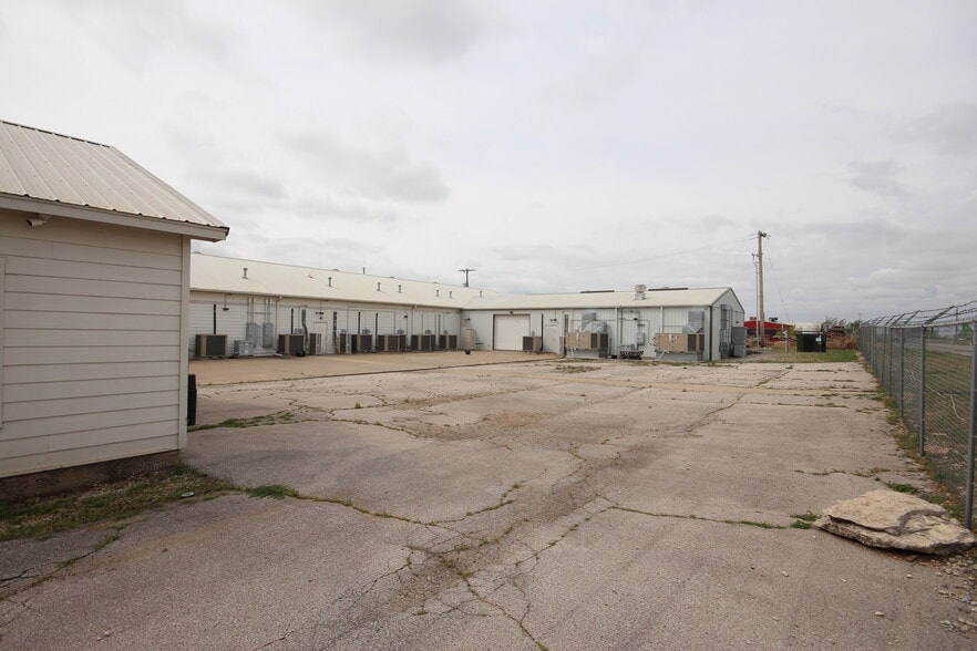 More Photos Of 1878 N 168th East Ave, Tulsa Warehouse For Lease